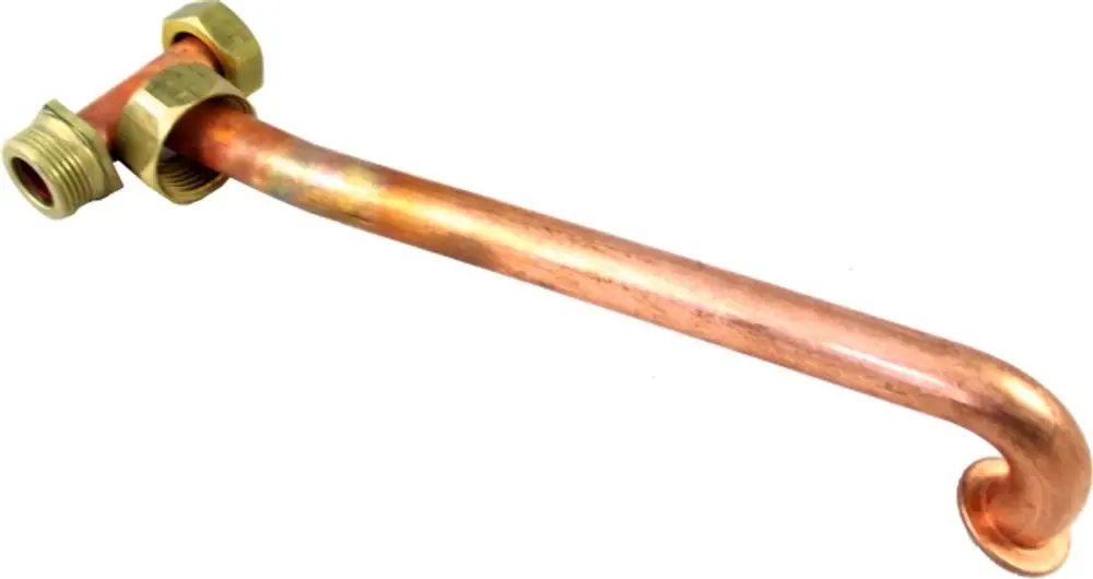 Kupferrohr mit einer gebogenen Endform und zwei Messingmuttern. Teil eines hydraulischen Systems, möglicherweise für eine Kaltwasser-Ladepumpe von Wolf.